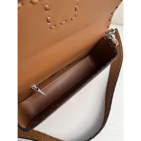 FENDI Baguette series lychee pattern model number: 600