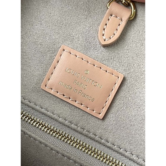 𝐋𝐎𝐔𝐈𝐒𝐕𝐔𝐈𝐓𝐓𝐎𝐍 Duty free version M46286