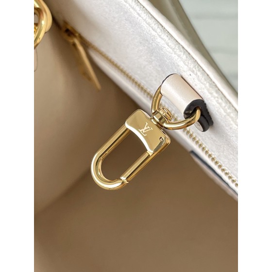 𝐋𝐎𝐔𝐈𝐒𝐕𝐔𝐈𝐓𝐓𝐎𝐍 Duty free version M46569