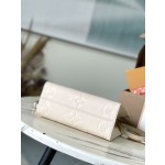 𝐋𝐎𝐔𝐈𝐒𝐕𝐔𝐈𝐓𝐓𝐎𝐍 Duty free version M46569