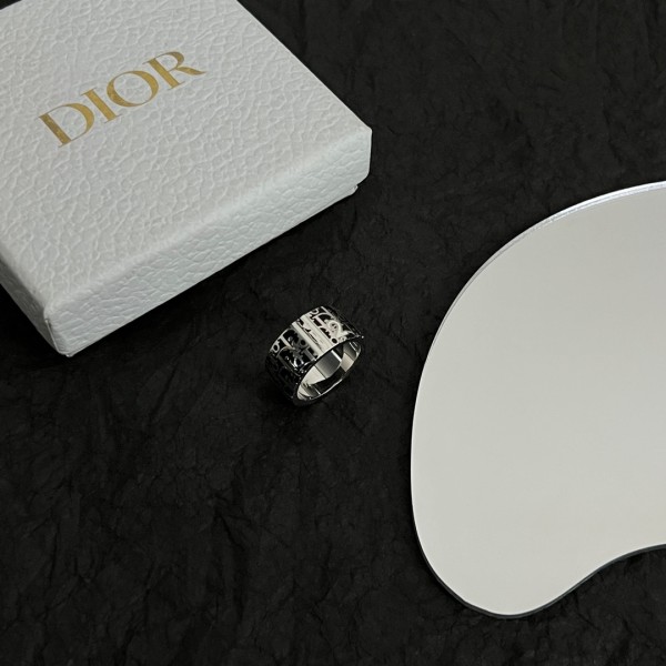 Dior    戒指