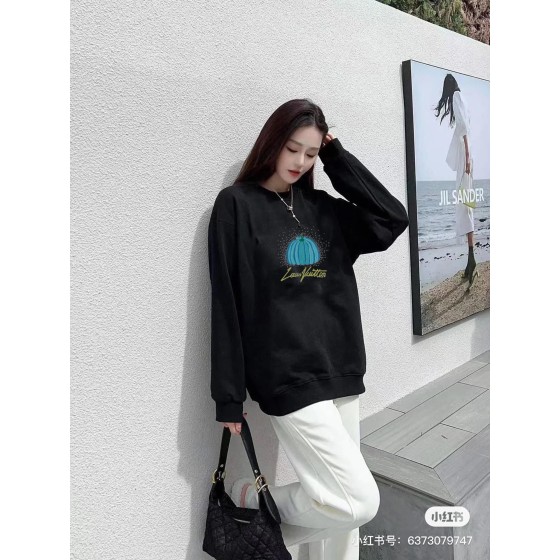 Louis Vuitton classic colors paired with pumpkin shape