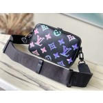 𝐋𝐎𝐔𝐈𝐒𝐕𝐔𝐈𝐓𝐓𝐎𝐍M22495 This Comt small size messenger bag