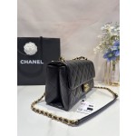 CHANEL Spring/Summer New Vintage Letter Chain Cover Bag