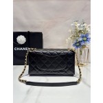 CHANEL Spring/Summer New Vintage Letter Chain Cover Bag
