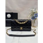 CHANEL Spring/Summer New Vintage Letter Chain Cover Bag