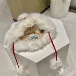 圣诞节 普拉达挂球毛线帽