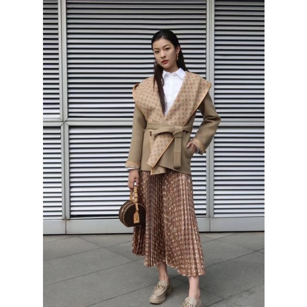 Louis Vuitton coat (consult customer service to confirm the size before placing an order for a customized version)