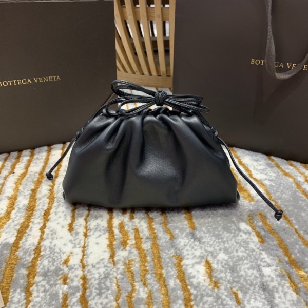 Bottega Veneta  THE MINI POUCH  #585852