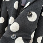 Louis Vuitton cashmere coat (consult customer service to confirm size before placing an order)