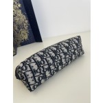 DIOR 30 Montaigne Makeup Bag