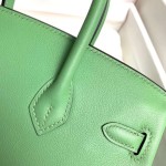 Birkin 25cm 3I Vert Criquet  Avocado green 🥑 Gold buckle with silver clasp  Original swift calfskin Beeswax thread handmade