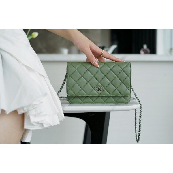 CHANEL 𝑾𝒐𝒄 Hairy Bag Entry Classic 𝑾𝒐𝒄𝒄𝑾𝒐𝒄 (Magnetic Closure) (Lambskin) Matcha Green