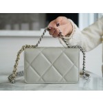 CHANEL 19Bag 𝑾𝒐𝒄 22C light grey silver buckle