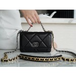CHANEL 19Bag 𝑾𝒐𝒄 22C black with silver buckle