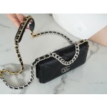 CHANEL 19Bag 𝑾𝒐𝒄 22C black with silver buckle