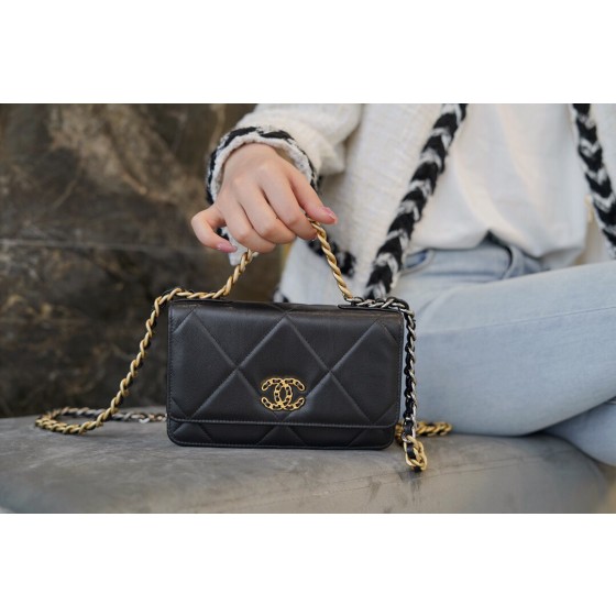 CHANEL 19Bag 𝑾𝒐𝒄 22C black gold buckle