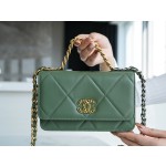 Chanel 19 bag 𝑾𝒐𝒄22C gold buckle matcha green