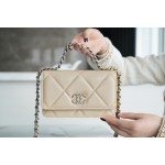 CHANEL 19Bag 𝑾𝒐𝒄 22C silver buckle light apricot
