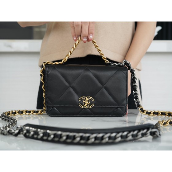 CHANEL 19Bag 𝑾𝒐𝒄 23p gold buckle black