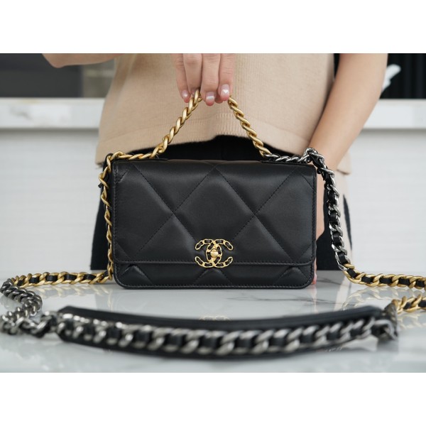CHANEL 19Bag 𝑾𝒐𝒄 23p gold buckle black