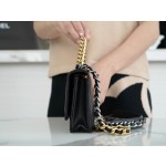CHANEL 19Bag 𝑾𝒐𝒄 23p gold buckle black