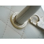 CHANEL 𝑪𝒐𝑪𝒐 𝒉𝒂𝒏𝒅𝒍𝒆 New Cowhide Handle Small Beige