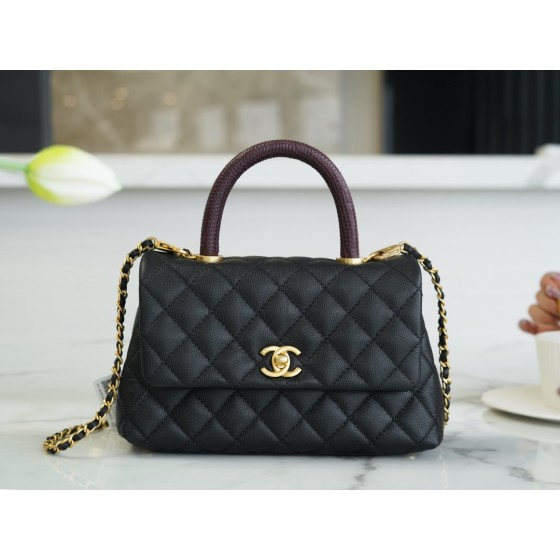 CHANEL 𝐂𝐨𝐂𝐨 𝐇𝐚𝐧𝐝𝐥𝐞 bag Lizard skin handle small black