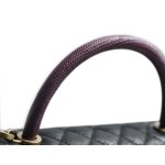 CHANEL 𝐂𝐨𝐂𝐨 𝐇𝐚𝐧𝐝𝐥𝐞 Lizard skin handle Medium Black