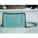 𝗖𝗵𝗮𝗻𝗲𝗹 𝗟𝗲𝗯𝗼 𝘆 French origin 𝗛𝗮𝗮𝘀 Caviar calfskin Large ball V-grain: Tiffany blue