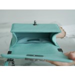 𝗖𝗵𝗮𝗻𝗲𝗹 𝗟𝗲𝗯𝗼 𝘆 French origin 𝗛𝗮𝗮𝘀 Caviar calfskin Large ball V-grain: Tiffany blue