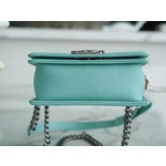 𝗖𝗵𝗮𝗻𝗲𝗹 𝗟𝗲𝗯𝗼 𝘆 French origin 𝗛𝗮𝗮𝘀 Caviar calfskin Large ball V-grain: Tiffany blue
