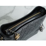 𝗖𝗵𝗮𝗻𝗲𝗹 𝗚𝗮𝗯𝗿𝗶𝗲𝗹𝗲❥ classic stray bag Italy 🇮🇹 "Montebello" original cowhide：Medium Black