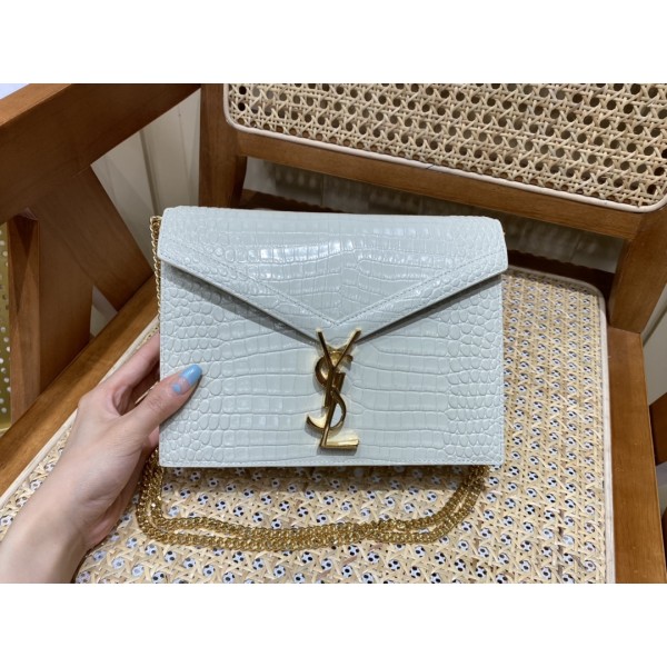 SAINT LAURENT ▪️𝑪𝒂𝒔𝒔𝒂𝒏𝒅𝒓𝒂▪️532750 original crocodile pattern.