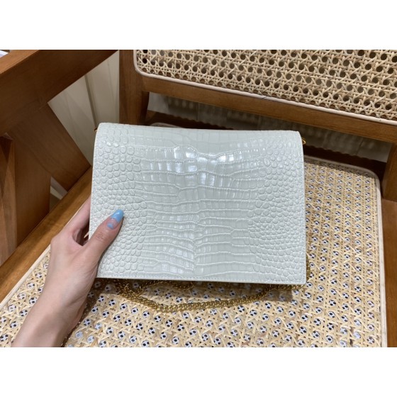 SAINT LAURENT ▪️𝑪𝒂𝒔𝒔𝒂𝒏𝒅𝒓𝒂▪️532750 original crocodile pattern.