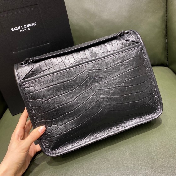 SAINT LAURENT 𝒏𝒊𝒌𝒊 𝒎𝒆𝒅𝒊𝒖𝒎 𝟮𝟴𝒄𝒎  #498894E.jd