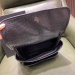 SAINT LAURENT 𝒏𝒊𝒌𝒊 𝒎𝒆𝒅𝒊𝒖𝒎 𝟮𝟴𝒄𝒎  #498894E.jd