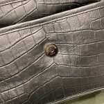 SAINT LAURENT 𝒏𝒊𝒌𝒊 𝒎𝒆𝒅𝒊𝒖𝒎 𝟮𝟴𝒄𝒎  #498894E.jd