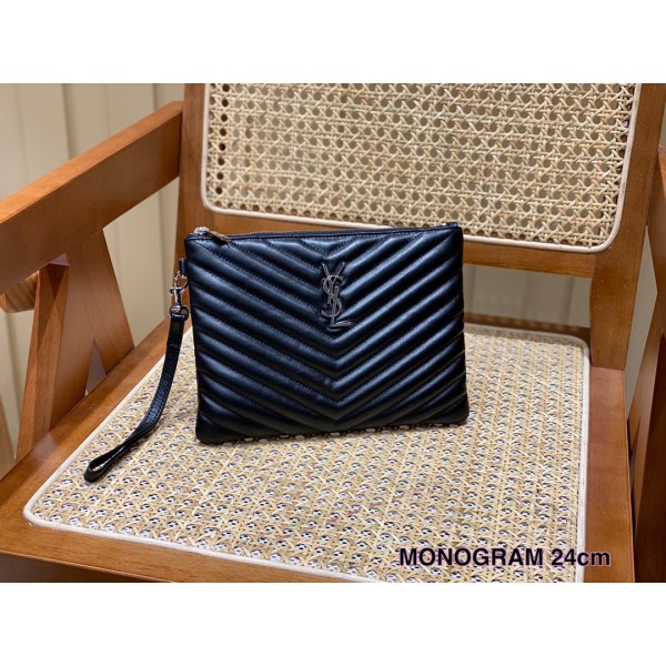 SAINT LAURENT 𝑴𝒐𝒏𝒐𝒈𝒓𝒂𝒎 𝑾𝒐𝒄  #379039