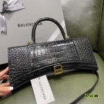BALENCIAGA 𝐇𝐨𝐮𝐫𝐠𝐥𝐚𝐬𝐬 𝐏𝐥𝐮𝐬 Hourglass bag