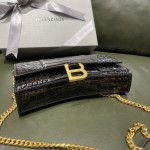 BALENCIAGA 𝐇𝐨𝐮𝐫𝐠𝐥𝐚𝐬𝐬 𝐰𝐚𝐥𝐥𝐞𝐭 𝐨𝐧 𝐜𝐡𝐚𝐢𝐧 ⏳ ▪️ crocodile print black gold buckle