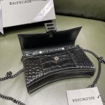 BALENCIAGA 𝐇𝐨𝐮𝐫𝐠𝐥𝐚𝐬𝐬 𝐰𝐚𝐥𝐥𝐞𝐭 𝐨𝐧 𝐜𝐡𝐚𝐢𝐧 ⏳ ▪️ crocodile print black buckle