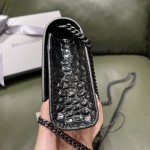 BALENCIAGA 𝐇𝐨𝐮𝐫𝐠𝐥𝐚𝐬𝐬 𝐰𝐚𝐥𝐥𝐞𝐭 𝐨𝐧 𝐜𝐡𝐚𝐢𝐧 ⏳ ▪️ crocodile print black buckle