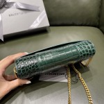 BALENCIAGA 𝐇𝐨𝐮𝐫𝐠𝐥𝐚𝐬𝐬 𝐰𝐚𝐥𝐥𝐞𝐭 𝐨𝐧 𝐜𝐡𝐚𝐢𝐧 ⏳ ▪️ crocodile print green gold buckle