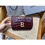BALENCIAGA 𝘄𝗮𝗹𝗹𝗲𝘁 𝗼𝗻 𝗰𝗵𝗮𝗶𝗻 ▪️ crocodile print burgundy gold buckle
