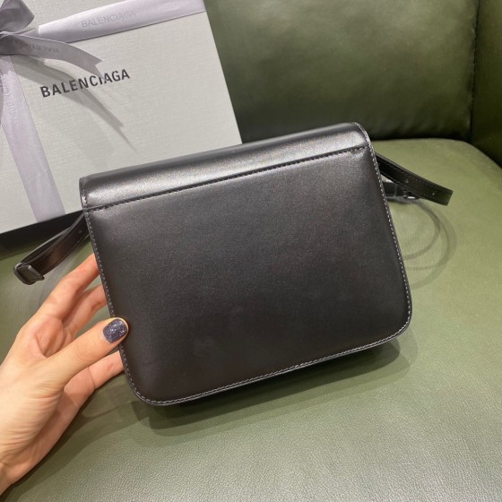 BALENCIAGA 𝘀𝗺𝗮𝗹𝗹 𝗯𝗮𝗴 Plain black buckle