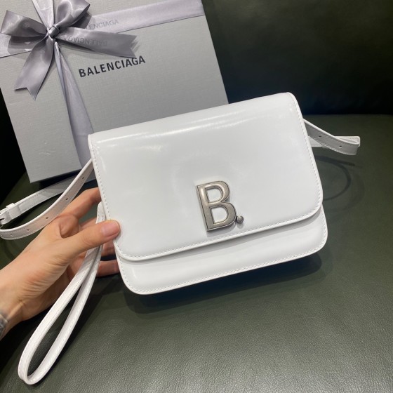 BALENCIAGA 𝘀𝗺𝗮𝗹𝗹 𝗯𝗮𝗴 Plain white silver buckle