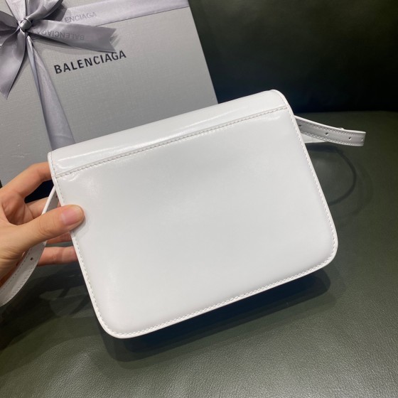 BALENCIAGA 𝘀𝗺𝗮𝗹𝗹 𝗯𝗮𝗴 Plain white silver buckle