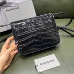 BALENCIAGA 𝘀𝗺𝗮𝗹𝗹 𝗯𝗮𝗴 𝗯𝗮𝗴 Black gold buckle with crocodile pattern