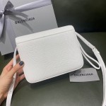 BALENCIAGA 𝘀𝗺𝗮𝗹𝗹 𝗯𝗮𝗴 𝗯𝗮𝗴 Lizard print white with white buckle